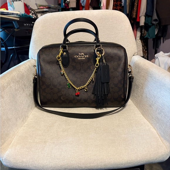 Large Coach Rowan - Picture 1 of 4